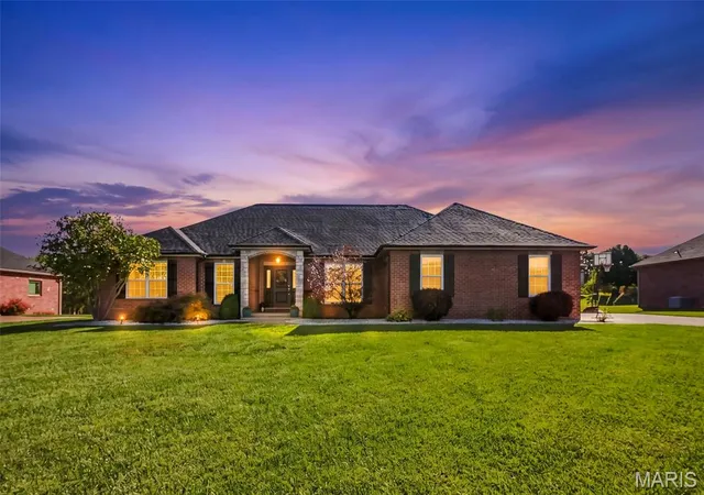 Photo 1 of Sale Pending at 1219 Palmer Crk Dr, Columbia, IL 62236 | MLS# MIS26064231 | Listing updated on 2026-10-13