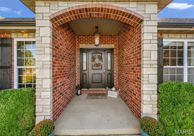 Photo 3 of Sale Pending at 1219 Palmer Crk Dr, Columbia, IL 62236 | MLS# MIS26064231 | Listing updated on 2026-10-13