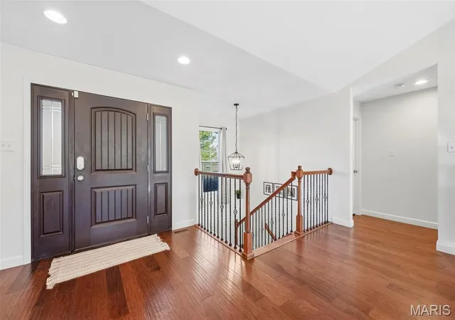 Photo 4 of Sale Pending at 1219 Palmer Crk Dr, Columbia, IL 62236 | MLS# MIS26064231 | Listing updated on 2026-10-13