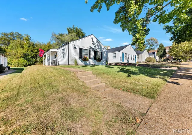 Photo 1 of Sale Pending at 1221 Louisville Ave, Saint Louis, MO 63139 | MLS# MIS26064232 | Listing updated on 2026-10-28