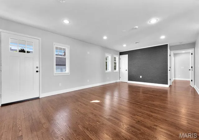 Photo 3 of Sale Pending at 1221 Louisville Ave, Saint Louis, MO 63139 | MLS# MIS26064232 | Listing updated on 2026-10-28