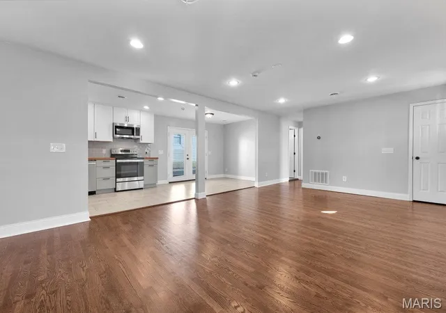 Photo 4 of Sale Pending at 1221 Louisville Ave, Saint Louis, MO 63139 | MLS# MIS26064232 | Listing updated on 2026-10-28