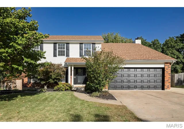 Photo 2 of Single family home for sale at 21 Quiet Fls Ct, Saint Charles, MO 63304 | MLS# MIS26064233 | Listing updated on 2026-10-12
