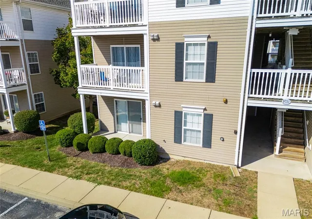 Photo 3 of Condo for sale at 9751 Newham Dr #11A, Saint Louis, MO 63123 | MLS# MIS26064234 | Listing updated on 2026-10-09