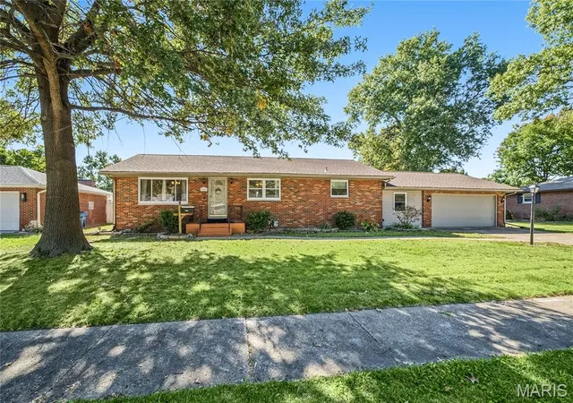 Photo 3 of Single family home for sale at 2316 Saint Bernard Ave, Granite City, IL 62040 | MLS# MIS26064235 | Listing updated on 2026-10-09