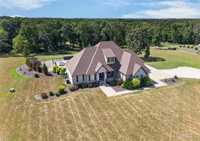Photo 2 of Single family home for sale at 19111 Promise Dr, Lebanon, MO 65536 | MLS# MIS26064239 | Listing updated on 2026-10-05