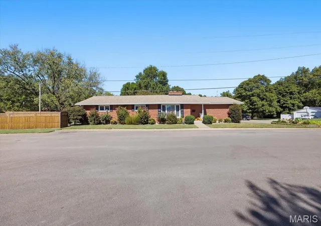 Photo 1 of Single family home for sale at 111 Linn Dr, Sainte Genevieve, MO 63670 | MLS# MIS26064242 | Listing updated on 2026-10-09