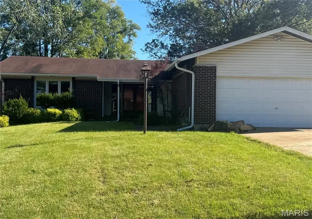 Photo 2 of Single family home for sale at 6322 Sandycreek Dr, Florissant, MO 63033 | MLS# MIS26064244 | Listing updated on 2026-10-08