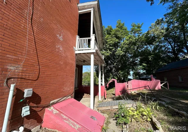 Photo 3 of Single family home for sale at 601 N 3rd Street, Louisiana, MO 63353 | MLS# MIS26064246 | Listing updated on 2026-10-06