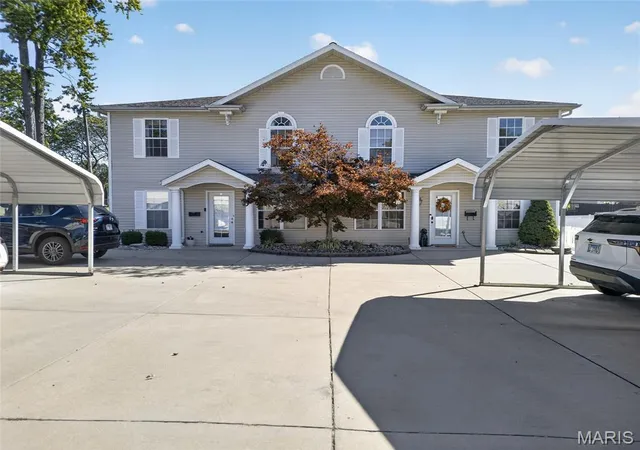 Photo 2 of Condo for sale at 1307 Poplar St #C, Highland, IL 62249 | MLS# MIS26064251 | Listing updated on 2026-10-16