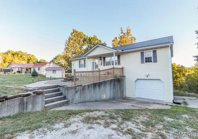 Photo 3 of Single family home for sale at 15275 Top Dr, Saint Robert, MO 65584 | MLS# MIS26064254 | Listing updated on 2026-10-08