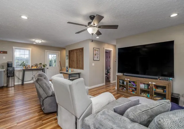 Photo 4 of Single family home for sale at 15275 Top Dr, Saint Robert, MO 65584 | MLS# MIS26064254 | Listing updated on 2026-10-08