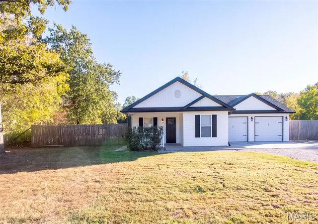 Photo 1 of Single family home for sale at 10898 Spring Town Rd, Mineral Point, MO 63660 | MLS# MIS26064255 | Listing updated on 2026-10-06