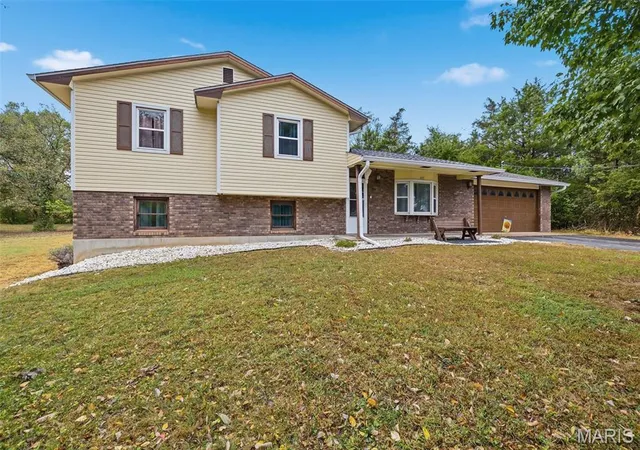 Photo 1 of Single family home for sale at 405 Chadrick Dr, Desloge, MO 63601 | MLS# MIS26064261 | Listing updated on 2026-10-07