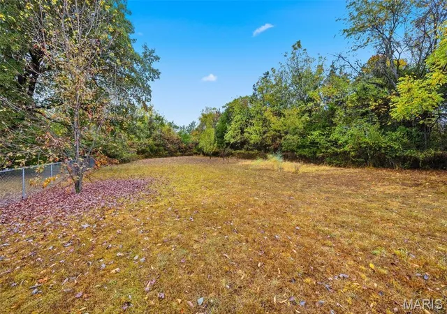 Photo 3 of Single family home for sale at 405 Chadrick Dr, Desloge, MO 63601 | MLS# MIS26064261 | Listing updated on 2026-10-07