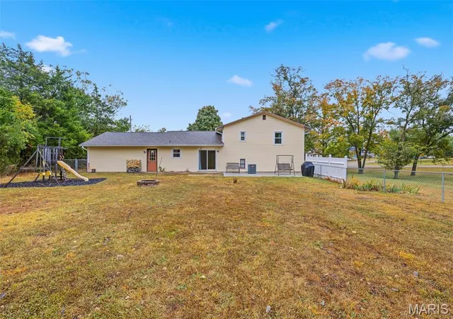 Photo 4 of Single family home for sale at 405 Chadrick Dr, Desloge, MO 63601 | MLS# MIS26064261 | Listing updated on 2026-10-07