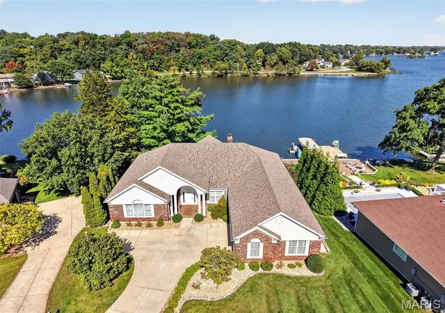 Photo 3 of Mansion for sale at 33 Moorings Dr, Lake Saint Louis, MO 63367 | MLS# MIS26064262 | Listing updated on 2026-10-09