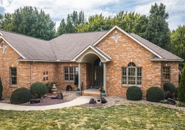 Photo 2 of Single family home for sale at 5308 Whispering Woods Dr, Godfrey, IL 62035 | MLS# MIS26064264 | Listing updated on 2026-10-08