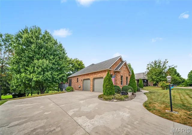 Photo 3 of Single family home for sale at 5308 Whispering Woods Dr, Godfrey, IL 62035 | MLS# MIS26064264 | Listing updated on 2026-10-08