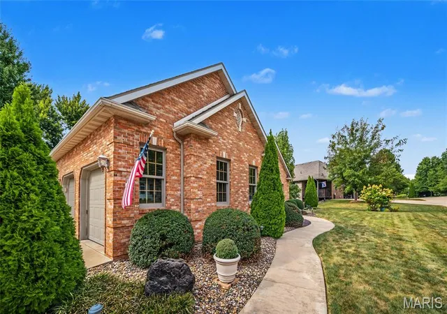 Photo 4 of Single family home for sale at 5308 Whispering Woods Dr, Godfrey, IL 62035 | MLS# MIS26064264 | Listing updated on 2026-10-08