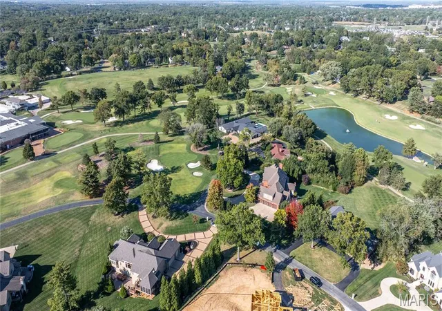 Photo 4 of Single family home for sale at 2 Fairlake Dr, Chesterfield, MO 63005 | MLS# MIS26064265 | Listing updated on 2026-10-19
