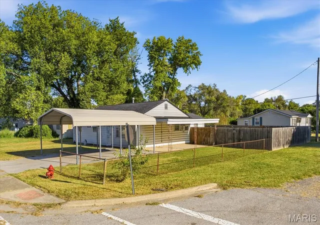 Photo 2 of Multi family home for sale at 1853 Doris Ave, East Saint Louis, IL 62206 | MLS# MIS26064267 | Listing updated on 2026-10-09
