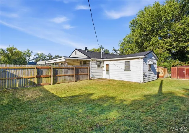 Photo 3 of Multi family home for sale at 1853 Doris Ave, East Saint Louis, IL 62206 | MLS# MIS26064267 | Listing updated on 2026-10-09