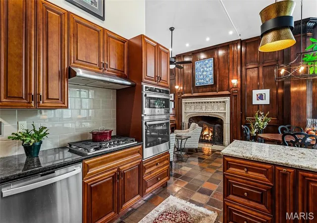 Listing Photo 5 - Condo for sale in building located at 4100 Laclede Ave, St. Louis, MO 63108 - Unit #114