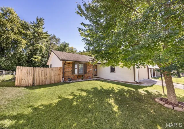 Photo 2 of Single family home for sale at 40 Innsbruck Ln, Belleville, IL 62221 | MLS# MIS26064276 | Listing updated on 2026-10-12