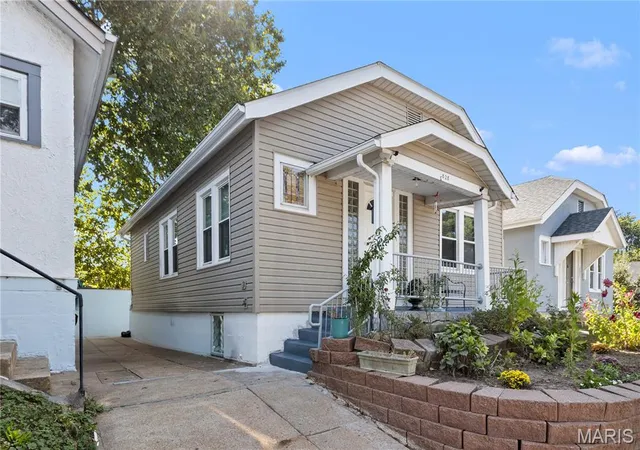 Photo 2 of Single family home for sale at 3828 Neosho St, Saint Louis, MO 63116 | MLS# MIS26064281 | Listing updated on 2026-10-09