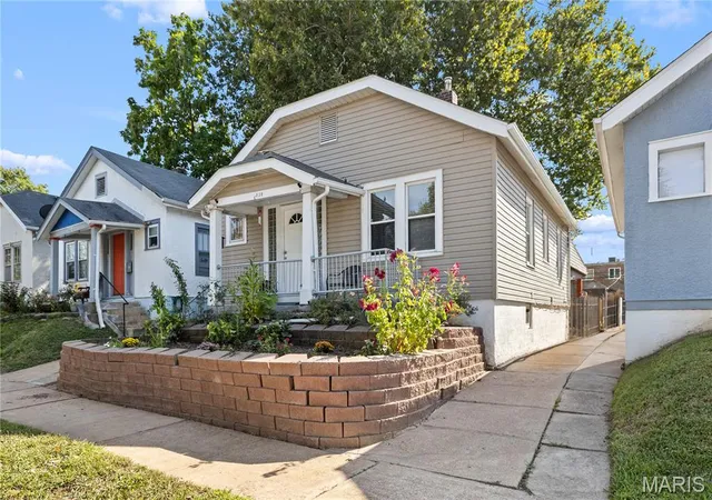Photo 3 of Single family home for sale at 3828 Neosho St, Saint Louis, MO 63116 | MLS# MIS26064281 | Listing updated on 2026-10-09