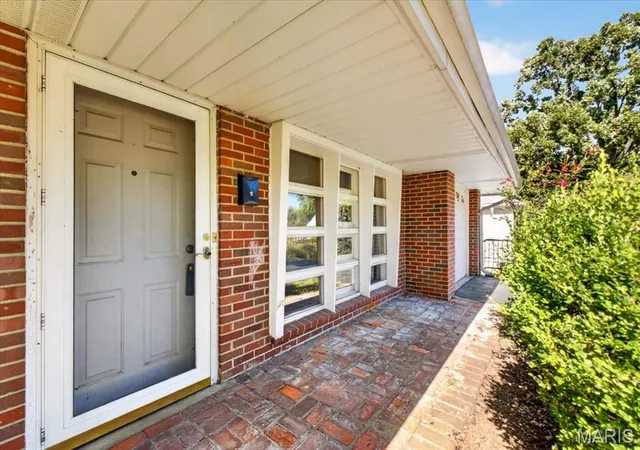 Photo 2 of Sale Pending at 461 Clemens Ave, Saint Louis, MO 63122 | MLS# MIS26064283 | Listing updated on 2026-10-10
