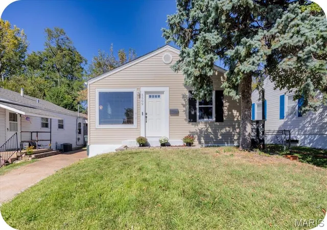 Single family home for sale at 5509 Wyoming St, Saint Louis, MO 63139 | MLS# MIS26064285