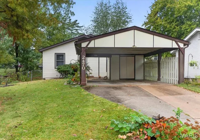 Photo 1 of Single family home for sale at 2470 Jenkee Dr, Florissant, MO 63031 | MLS# MIS26064286 | Listing updated on 2026-10-16