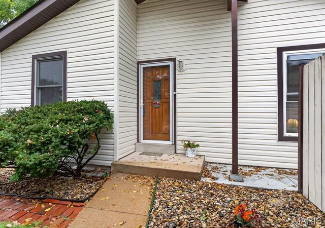 Photo 2 of Single family home for sale at 2470 Jenkee Dr, Florissant, MO 63031 | MLS# MIS26064286 | Listing updated on 2026-10-16