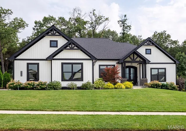 Photo 3 of Single family home for sale at 512 Hawthorne Ridge Ct, Foristell, MO 63348 | MLS# MIS26064295 | Listing updated on 2026-10-08