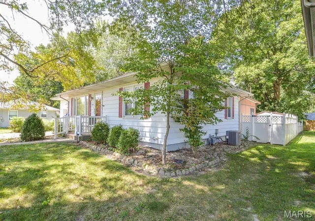 Photo 3 of Single family home for sale at 1801 Centreville Ave, Belleville, IL 62220 | MLS# MIS26064296 | Listing updated on 2026-10-09