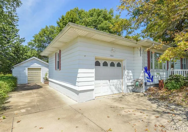 Photo 4 of Single family home for sale at 1801 Centreville Ave, Belleville, IL 62220 | MLS# MIS26064296 | Listing updated on 2026-10-09