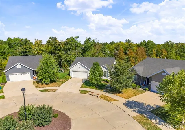 Photo 2 of Single family home for sale at 424 Cozy Pines Dr, Lake Saint Louis, MO 63367 | MLS# MIS26064305 | Listing updated on 2026-10-08