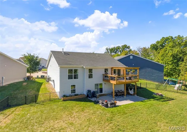 Photo 3 of Single family home for sale at 424 Cozy Pines Dr, Lake Saint Louis, MO 63367 | MLS# MIS26064305 | Listing updated on 2026-10-08