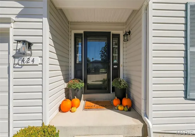 Photo 4 of Single family home for sale at 424 Cozy Pines Dr, Lake Saint Louis, MO 63367 | MLS# MIS26064305 | Listing updated on 2026-10-08