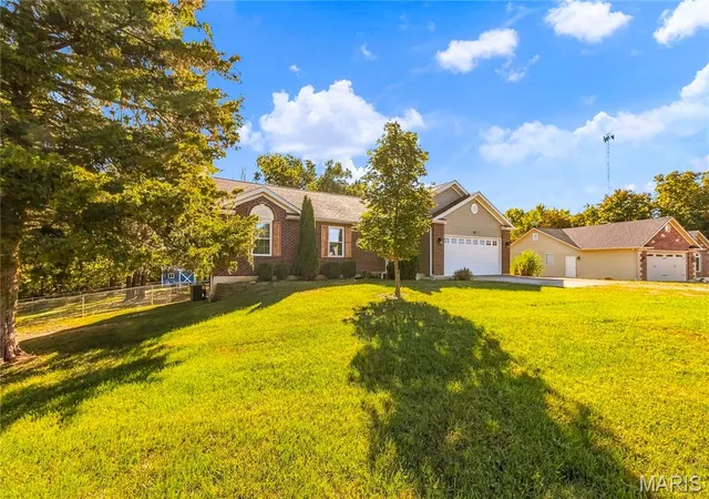 Photo 2 of Single family home for sale at 181 Shawn Ct, Troy, MO 63379 | MLS# MIS26064310 | Listing updated on 2026-10-10