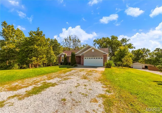Photo 3 of Single family home for sale at 181 Shawn Ct, Troy, MO 63379 | MLS# MIS26064310 | Listing updated on 2026-10-10