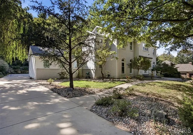 Photo 2 of Single family home for sale at 1706 Mason Knoll Rd, Saint Louis, MO 63131 | MLS# MIS26064311 | Listing updated on 2026-10-28