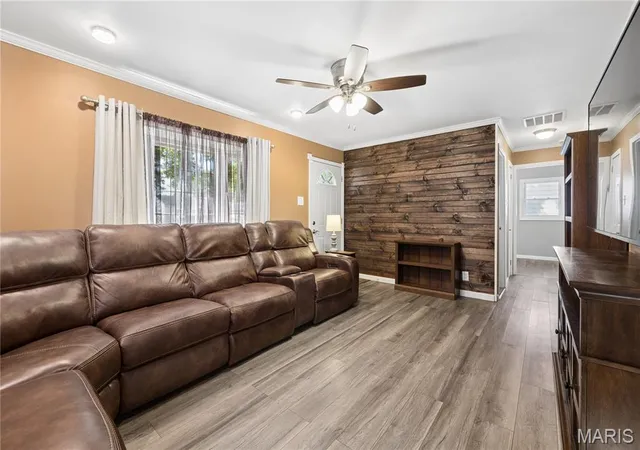 Photo 2 of Single family home for sale at 807 Montgomery Ave, Hillsboro, IL 62049 | MLS# MIS26064312 | Listing updated on 2026-10-07