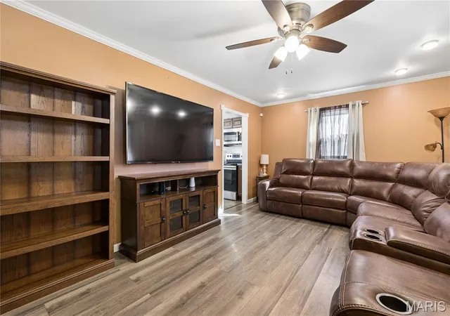 Photo 3 of Single family home for sale at 807 Montgomery Ave, Hillsboro, IL 62049 | MLS# MIS26064312 | Listing updated on 2026-10-07