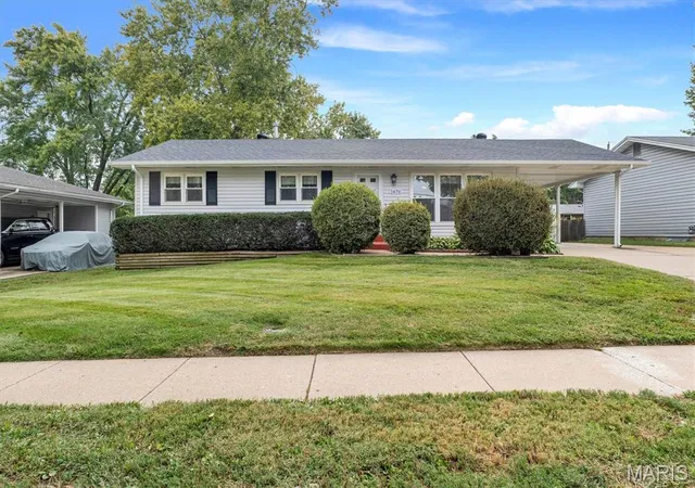 Photo 1 of Single family home for sale at 1470 Lindsay Ln, Florissant, MO 63031 | MLS# MIS26064315 | Listing updated on 2026-10-08