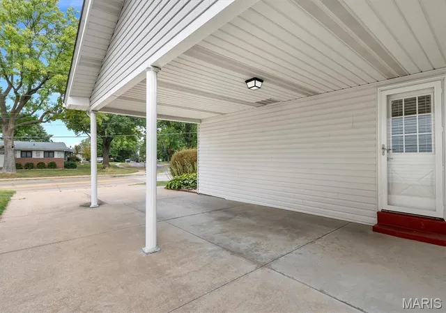 Photo 2 of Single family home for sale at 1470 Lindsay Ln, Florissant, MO 63031 | MLS# MIS26064315 | Listing updated on 2026-10-08
