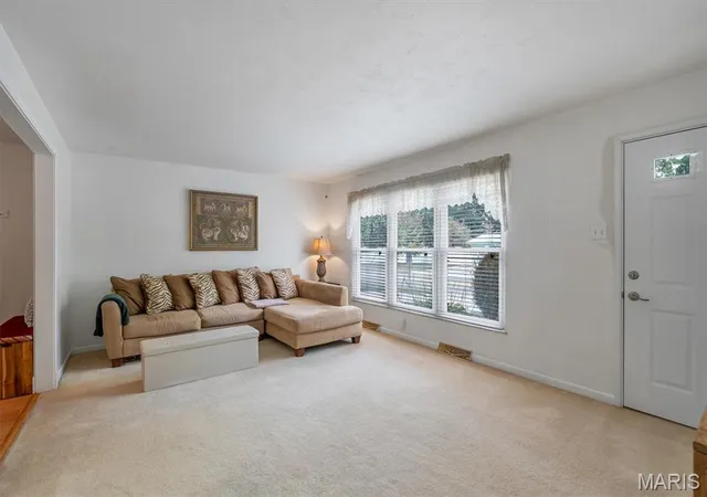 Photo 3 of Single family home for sale at 1470 Lindsay Ln, Florissant, MO 63031 | MLS# MIS26064315 | Listing updated on 2026-10-08