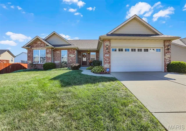 Photo 3 of Single family home for sale at 1876 Wellington Ln, Maryville, IL 62062 | MLS# MIS26064316 | Listing updated on 2026-10-08
